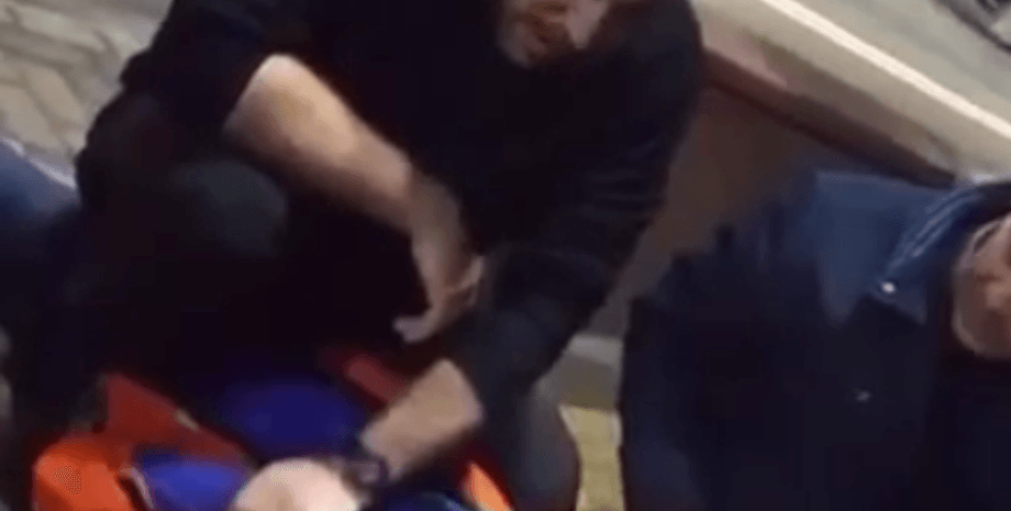 киев, коронавирус, маски, троллейбус, драка