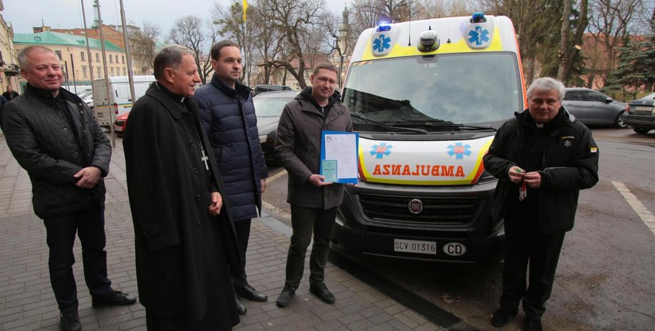 Fiat Ducato, скорая помощь, Папа Римский, Папа Франциск, гуманитарная помощь, война в Украине, война с россией