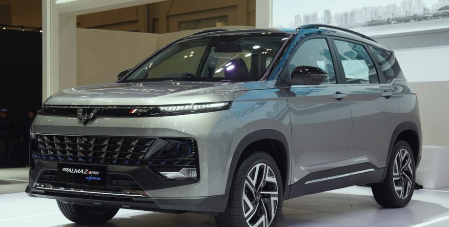 Wuling Almaz, новий Wuling Almaz, кросовер Wuling, General Motors