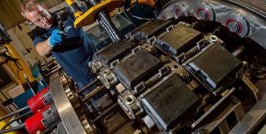 виробництво британської компанії Cook Defence Systems