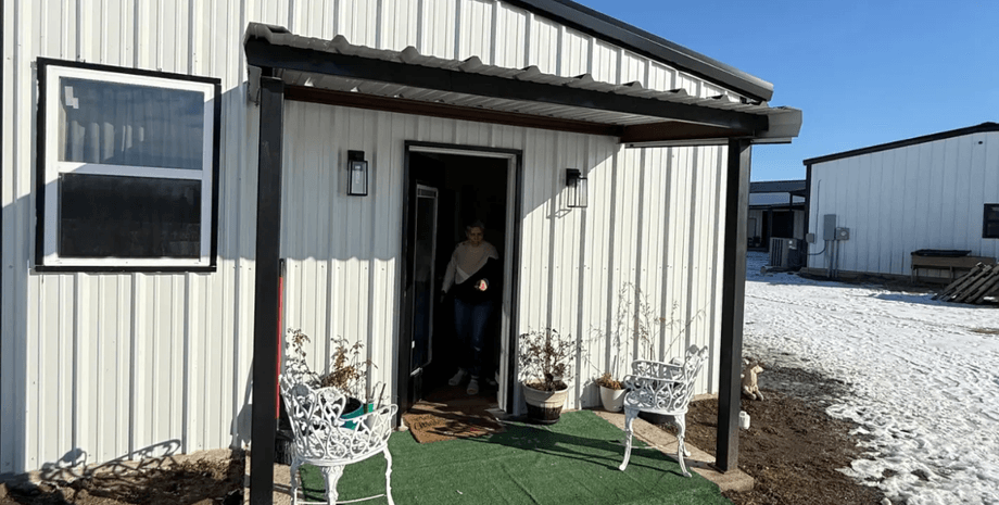 Будинок на території