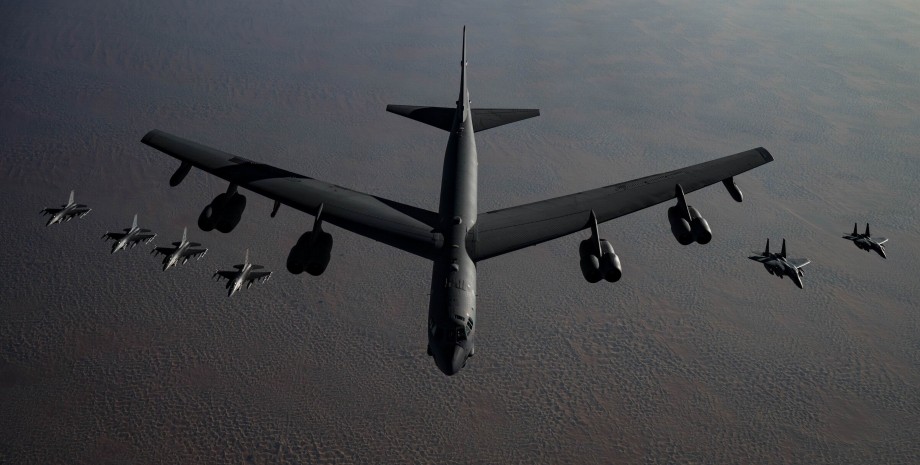 Ядерний бомбардувальник США, B-52H Stratofortress, літак B-52H Stratofortress, росія B-52H Stratofortress
