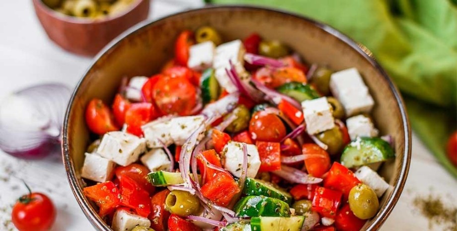 Грецький салат, салат, класичний грецький салат, святковий салат, салат зі свіжих овочів