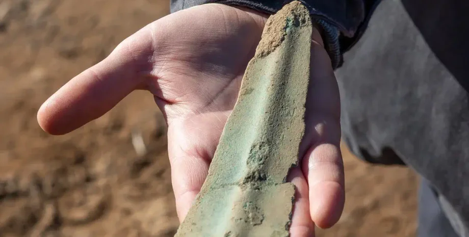 кинджал, артефакт, знахідка, археологія, знахідка, історія, бронза, бронзовий вік