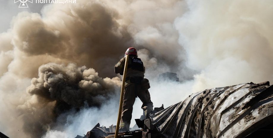 ГСЧС ликвидируют последствия атаки дронов на ТЦК в Полтаве
