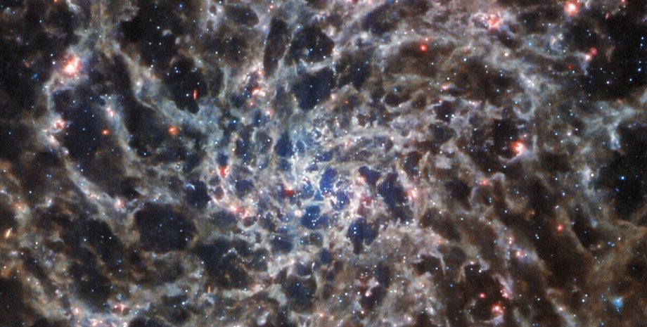 спиральная галактика IC 5332