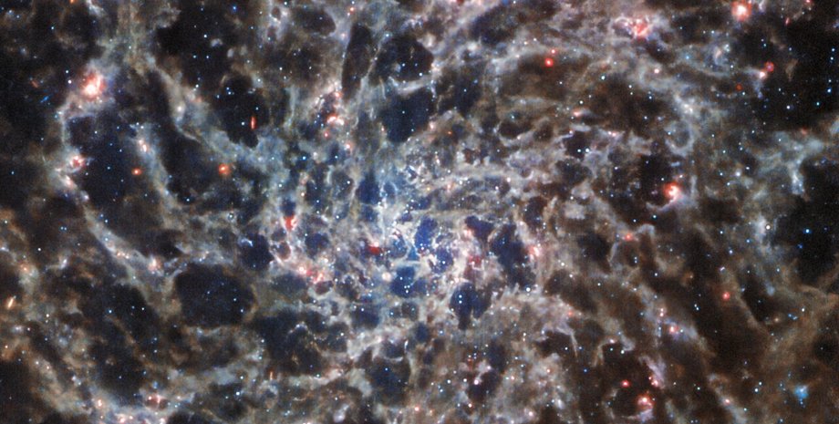 спиральная галактика IC 5332