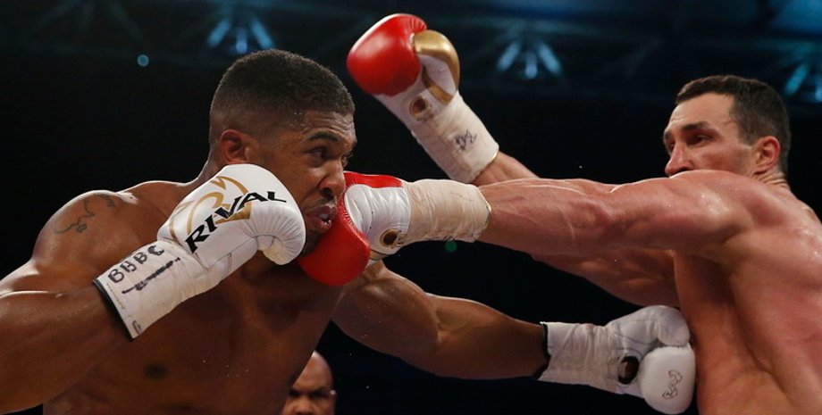 Энтони Джошуа и Владимир Кличко / Фото: s5o.sports.ru