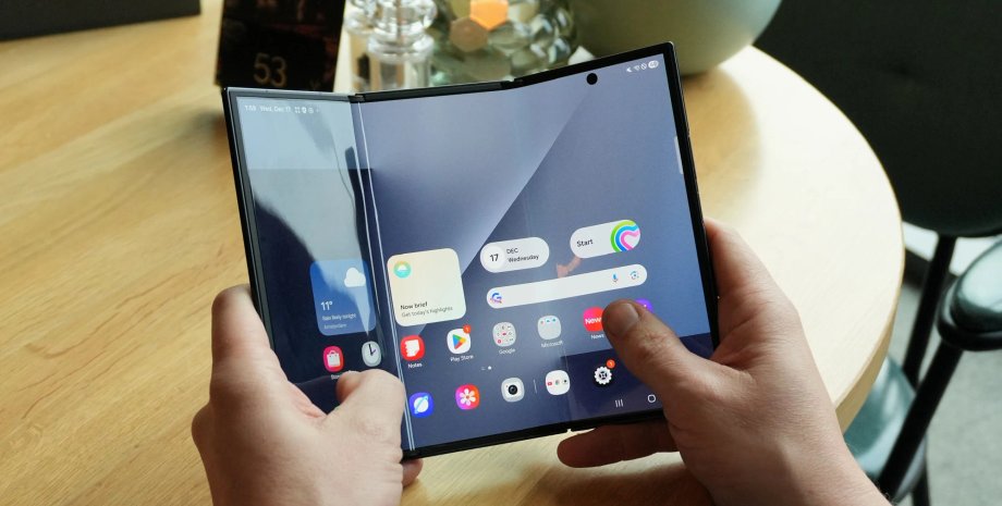 Samsung Galaxy Z TriFold Складной смартфон Samsung Galaxy Z TriFold с тремя экранами
