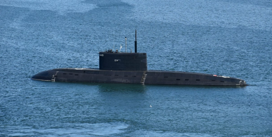 Los observadores occidentales señalaron que la salida masiva del submarino ruso ...