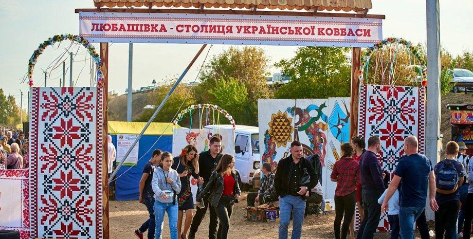 Самая большая карта Украины из колбасной нарезки