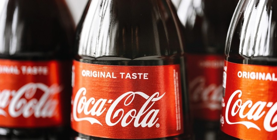 Coca-Cola, напій, кола, кола в пляшках, миють каструлі з Coca-Cola, шкідливі якості Coca-Cola, чим шкідлива Coca-Cola