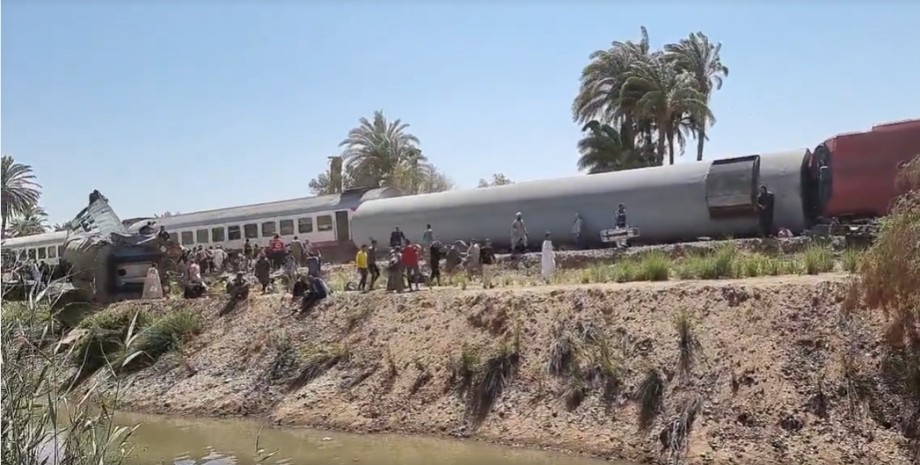 крушение, поезда, египет, жертвы, погибшие, фото