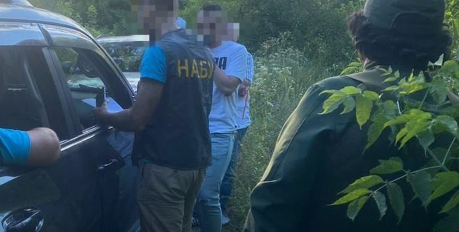 Изображение проведения следственных действий НАБУ