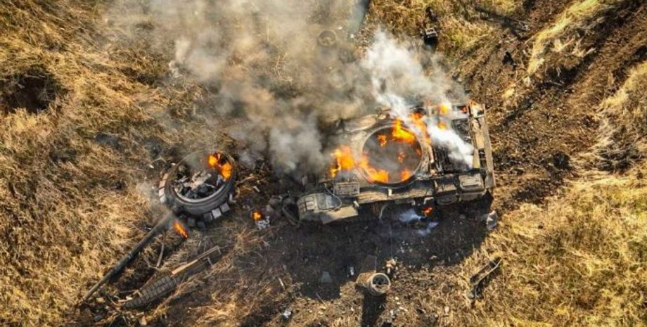 уничтоженный российский танк