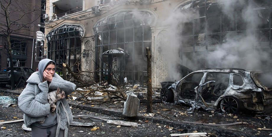 обстрел киева 20 декабря, баллистическая ракетная атака на киев 20 декабря, девушка с собакой, разрушения Киева