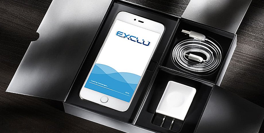 смартфон в упаковці