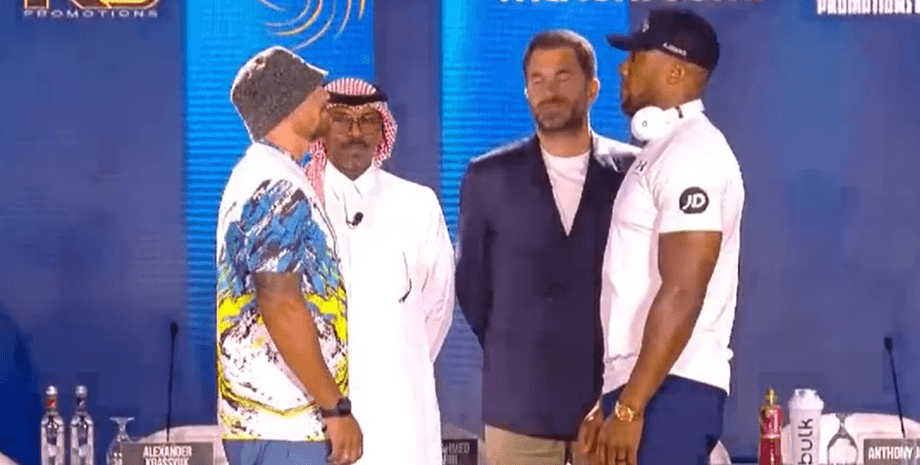 Поединок Усика и Джошуа, битва взглядов