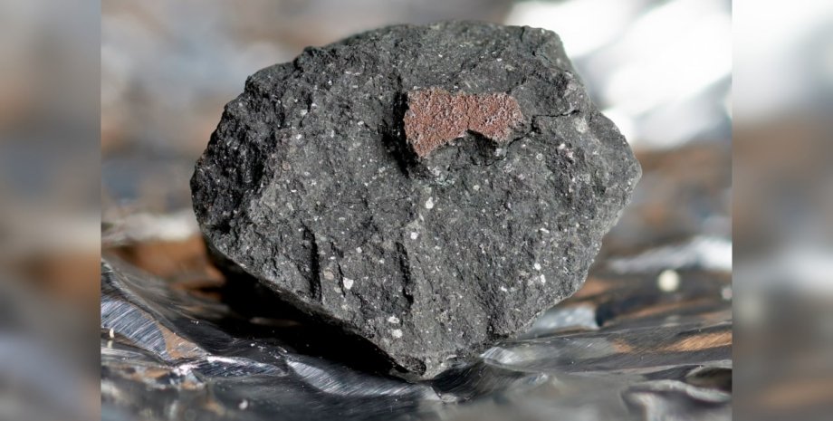 метеорит, стіл, фото