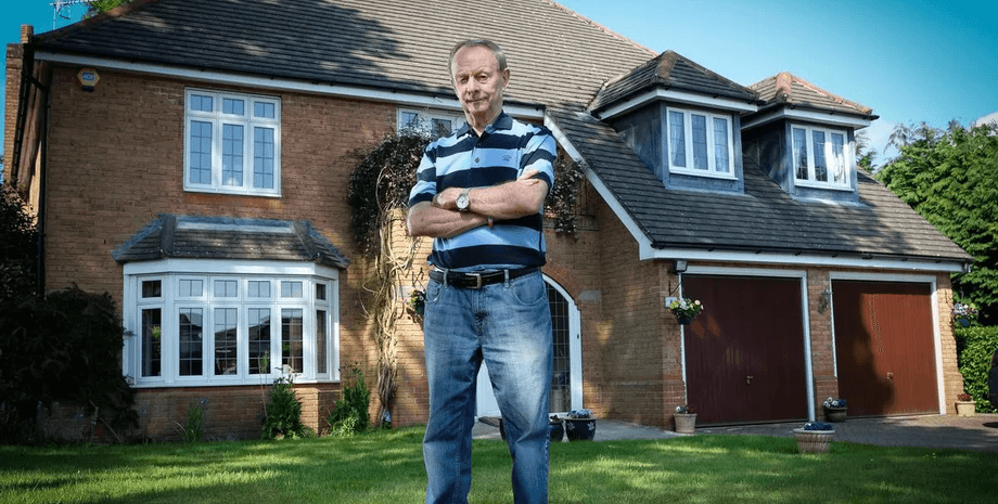 Переможець лотереї, щедрий переможець лотереї, роздав мільйони, мільйонер, дивиться ціни на шкарпетки, зірвав джекпот