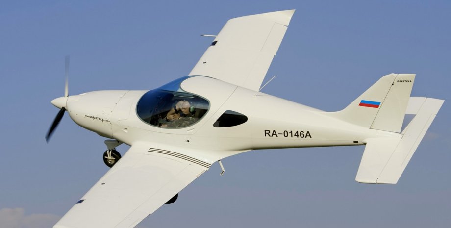 Après la prise de reprise, le pilote de l'un des conseils a vu que le deuxième a...