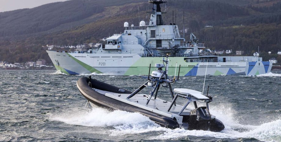 Морський дрон Rattler супроводжує корабель