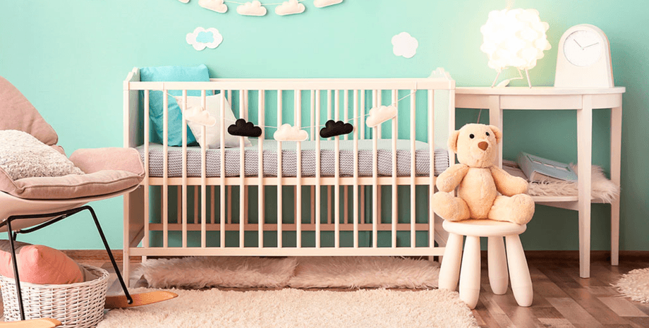 Кукла Чаки, ребенок спит с Чаки, необычные увлечения детей, дети и фильмы ужасов, видео, необычные игрушки для сна