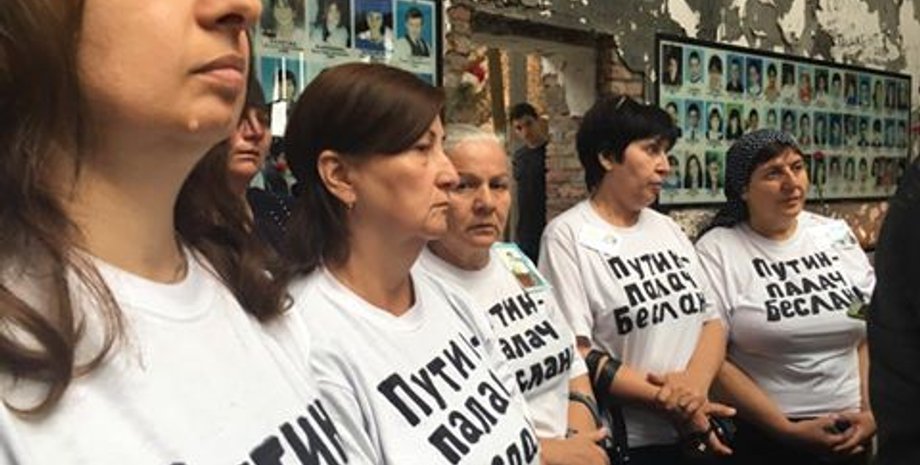 Участницы акции протеста в Беслане / Фото: facebook.com/elena.kostyuchenko.7