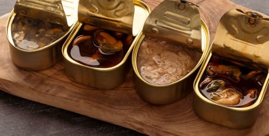 Мужчина нашел посторонний предмет в консервной банке из-под тунца, находка, курьезы, фото, социальные сети, приколы