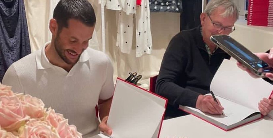 модельєр Симон Жакмюс, фотограф Мартін Парр фото