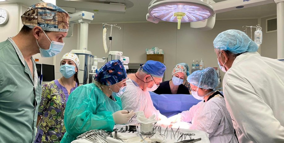 проковтування магнітів, смертельна іграшка, хірурги, Охматдит, операція