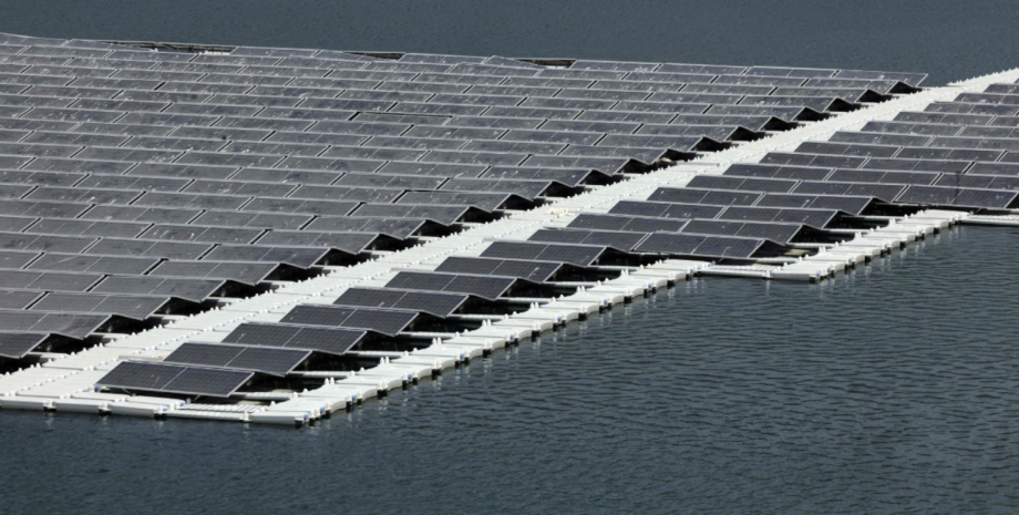 солнечные панели на воде солнечная ферма солнечные батареи