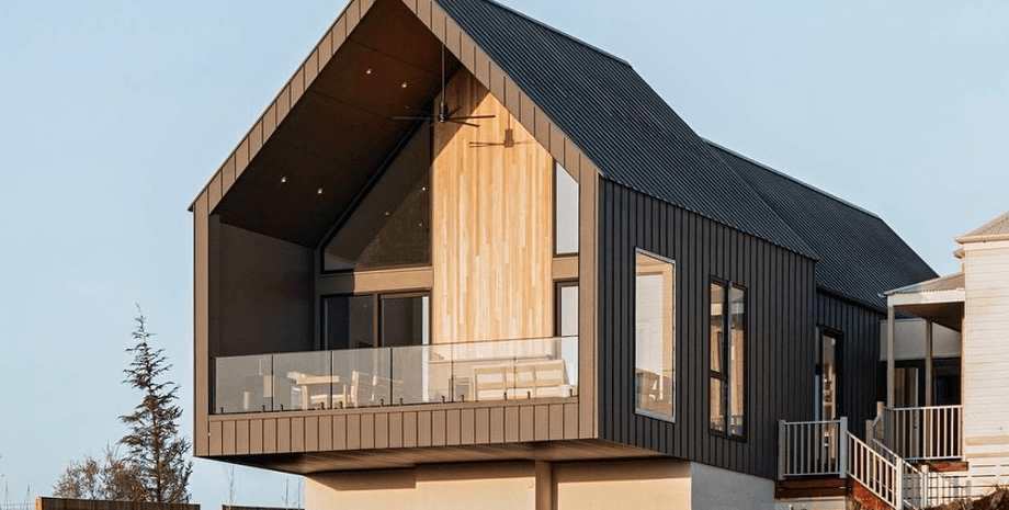 Супруги выиграли дом в лотерею, дом, жилье, недвижимость, приз, выиграли в лотерею, победители лотереи, разыграли дом, вынесли вещи