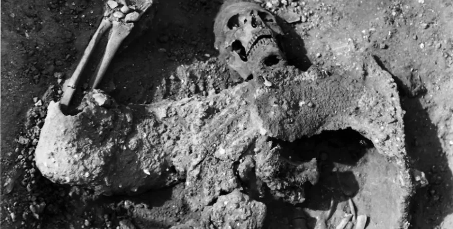 Дура-Европос, Сирия, археологические раскопки, место битвы, куртина, солдаты, туннель, римская военная база, подземный ход, химическая война, битум, кристаллы серы, смертельный коктейль, дым маслянистых углеводородов, углекислый газ, смертельный газ