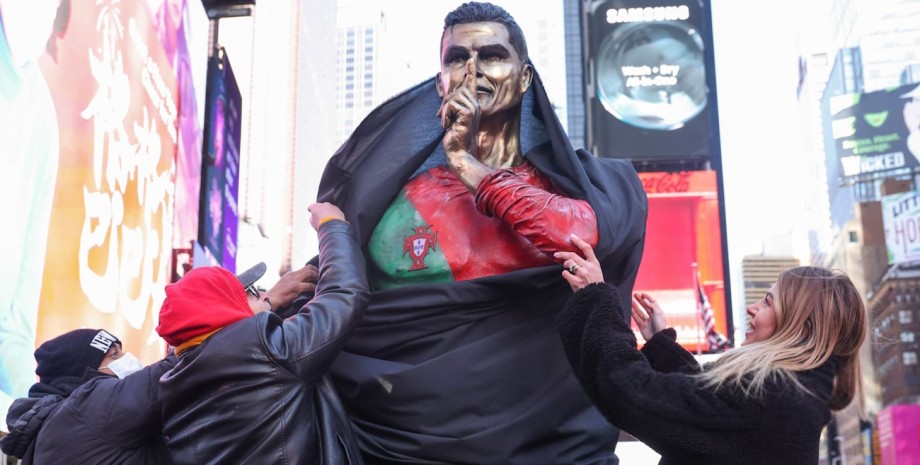 Криштиану Роналду в Нью-Йорке Криштиану Роналду, скульптура, Нью-Йорк