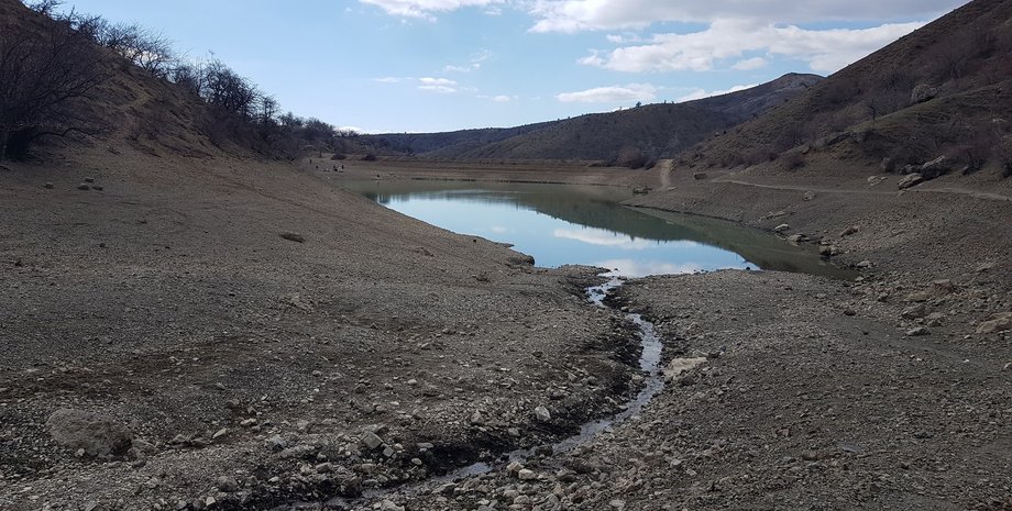 озеро изумрудное, горное озеро в крыму, засуха в крыму