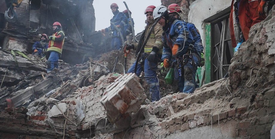 из-под завалов многоэтажки в Тернополе достали тело женщины Количество погибших в Тернополе возросло