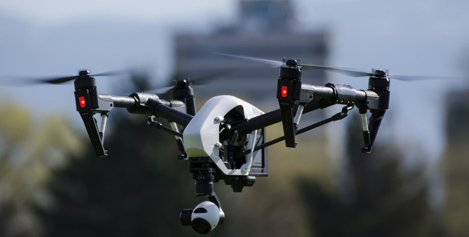 Дрон с тепловизором обнаружил грабителей банка на крыше здания