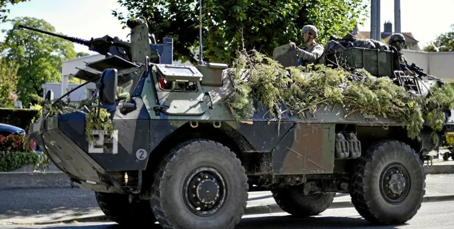 броньовик, броньована машина переднього краю, VAB, Франція