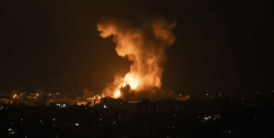 В окупованому Криму вибухи і відключення світла через масовану атаку дронів Крим вибухи