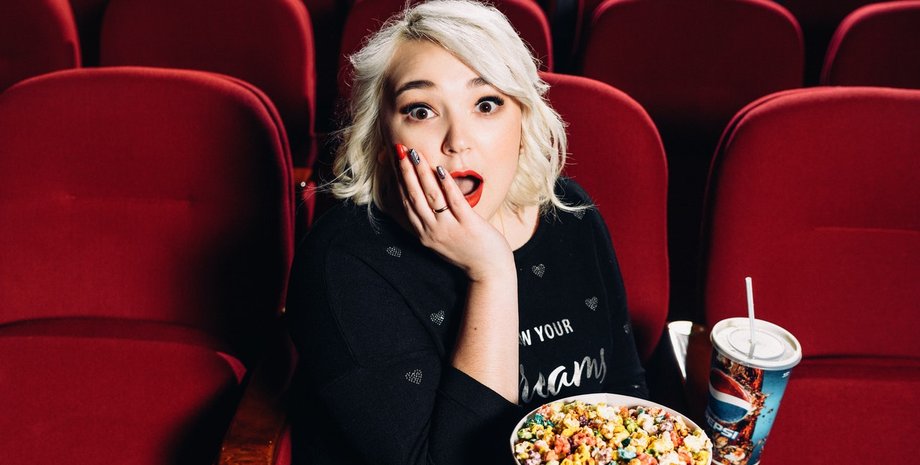 киноманка не уступила место в кино ребенку