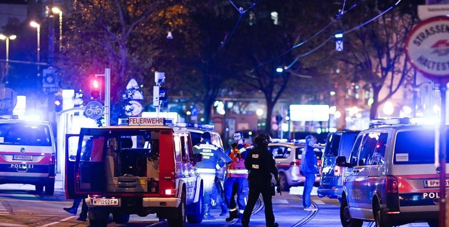 Полиция на месте теракта в Вене