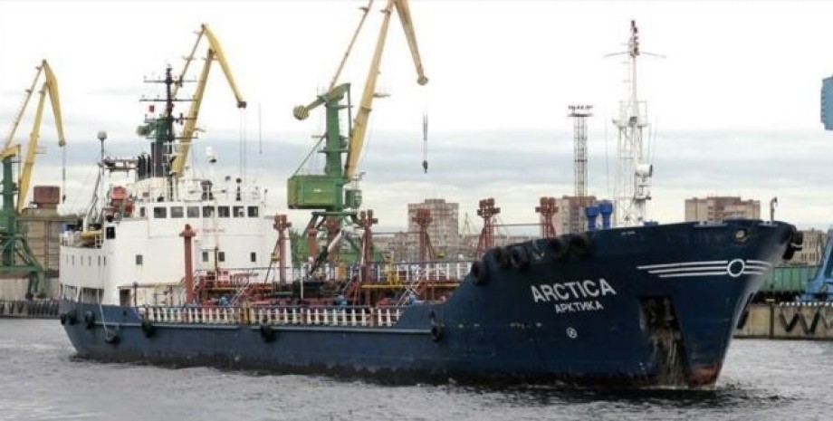 Пожар на нефтяном танкере "Арктика" в РФ