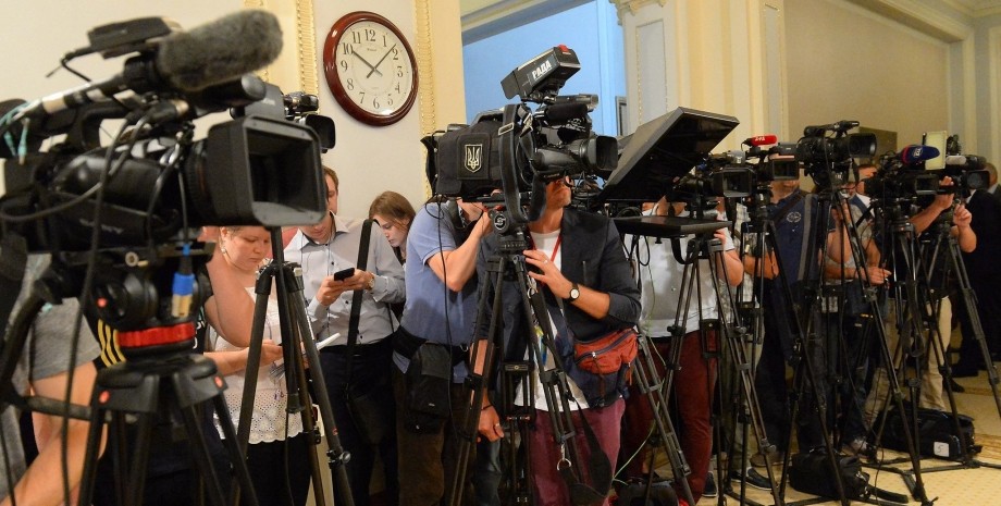 Журналісти, преса, зйомки, телебачення, камери, журналістика в Україні
