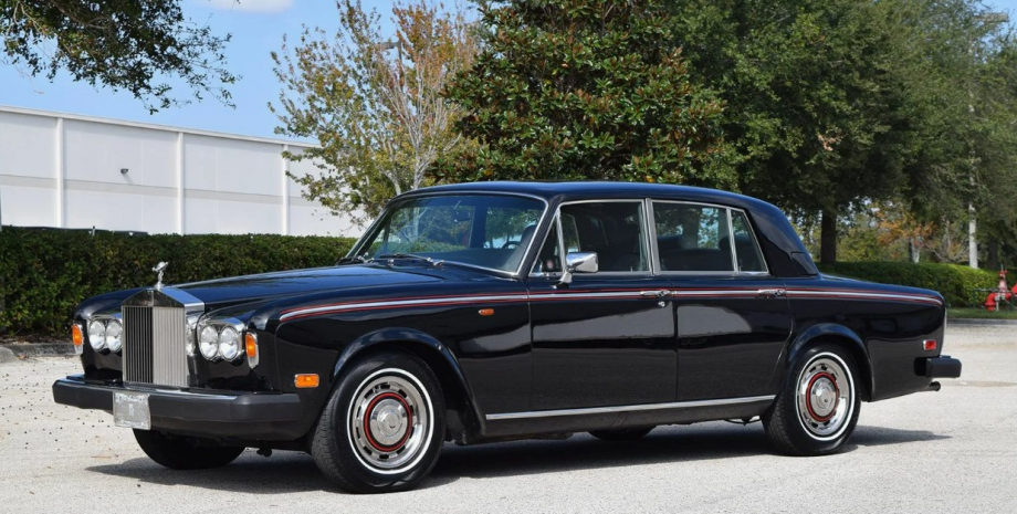 Автомобиль Rolls Royce Silver Shadow II