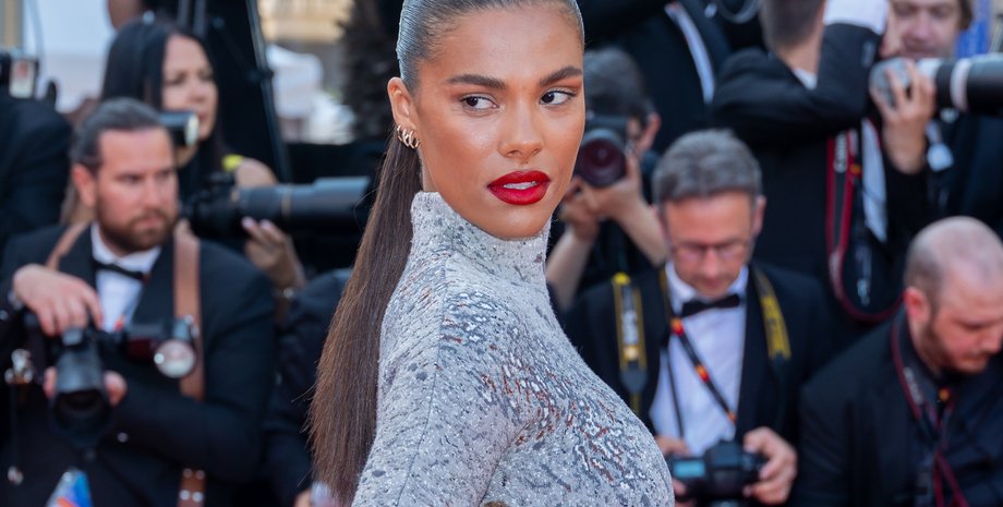 Тина Кунаки, Тина Кунаки, Венсан Кассель, Тина Кунаки на свидании, Тина Кунаки с загадочным мужчиной, ибица