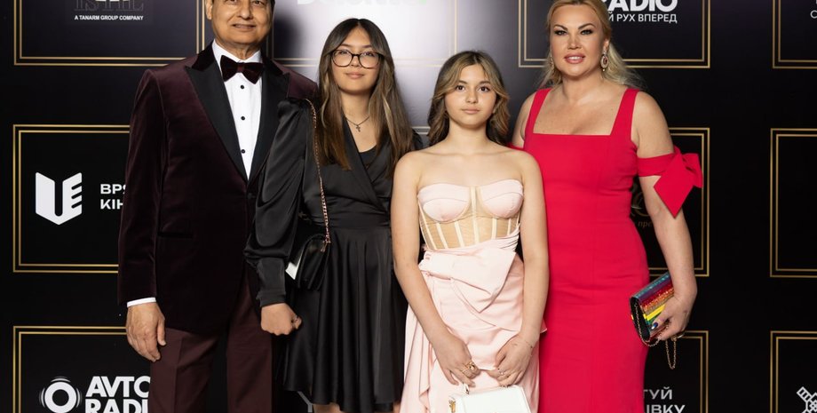 Мохаммад Захур і Камалія з доньками, YUNA 2025