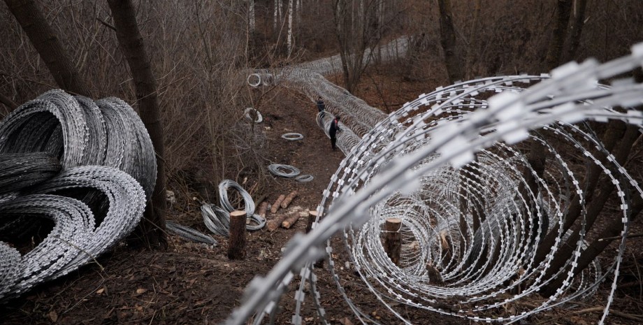 Колючую проволоку для Покровска и Краматорска закупят за 70 млн грн защитные заграждения, колючая проволока, спиральный барьер безопасности, защитная проволока