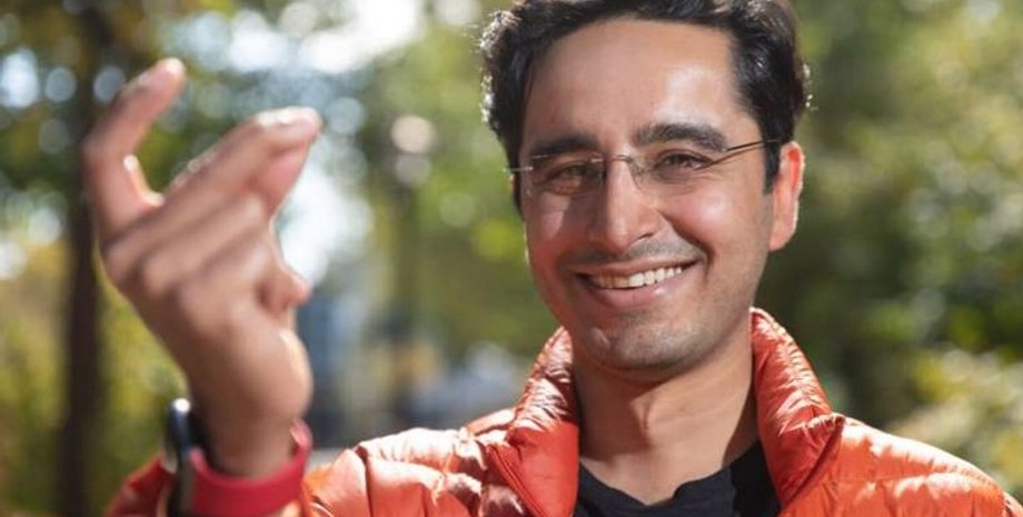 Мужчина, щелчок пальцами