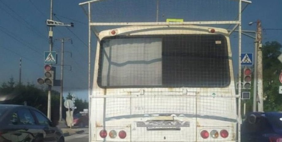 Автобус з антидроновою сіткою у Бєлгороді
